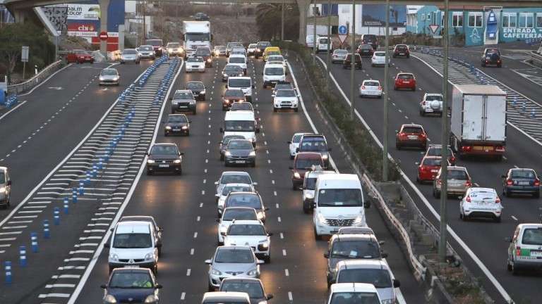 Colas en la GC-1 (Foto TA)